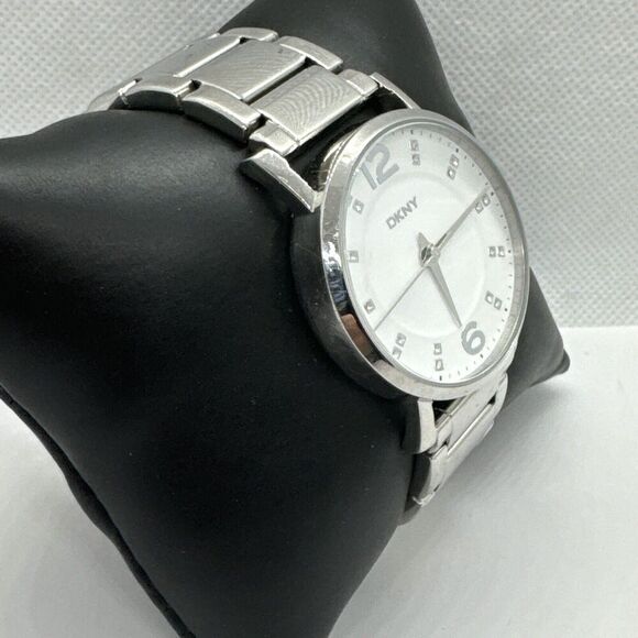 DKNY NY8160 Women's Silver Stainless Steel Analog Dial Quartz Wrist Watch JNA274 - Picture 3 of 11